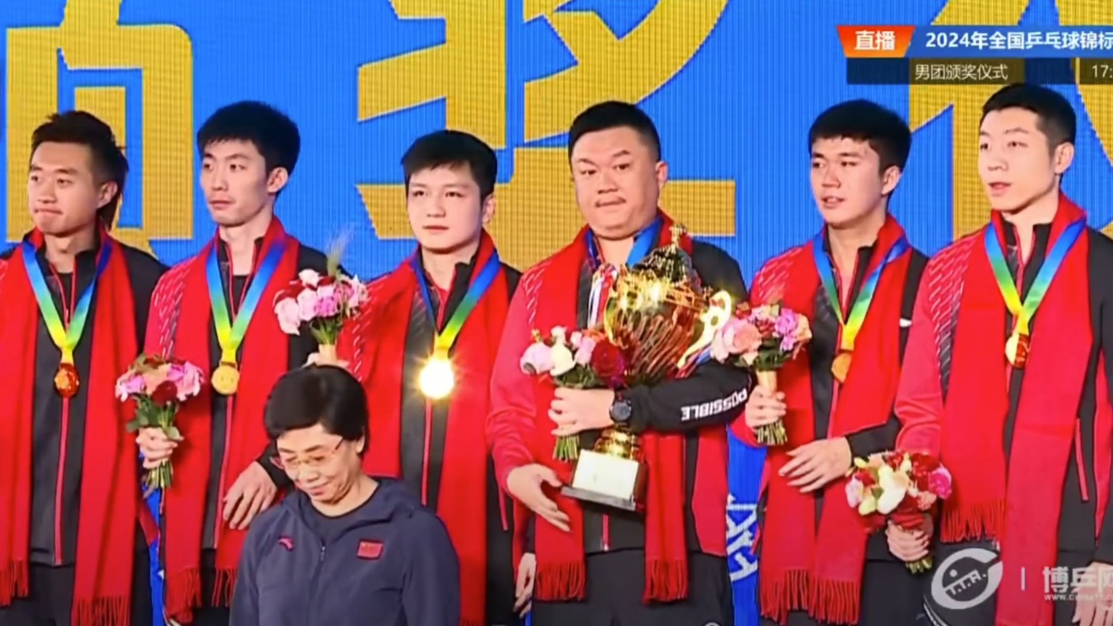 锦标赛上，某支球队展现出超凡实力，夺冠成功的简单介绍