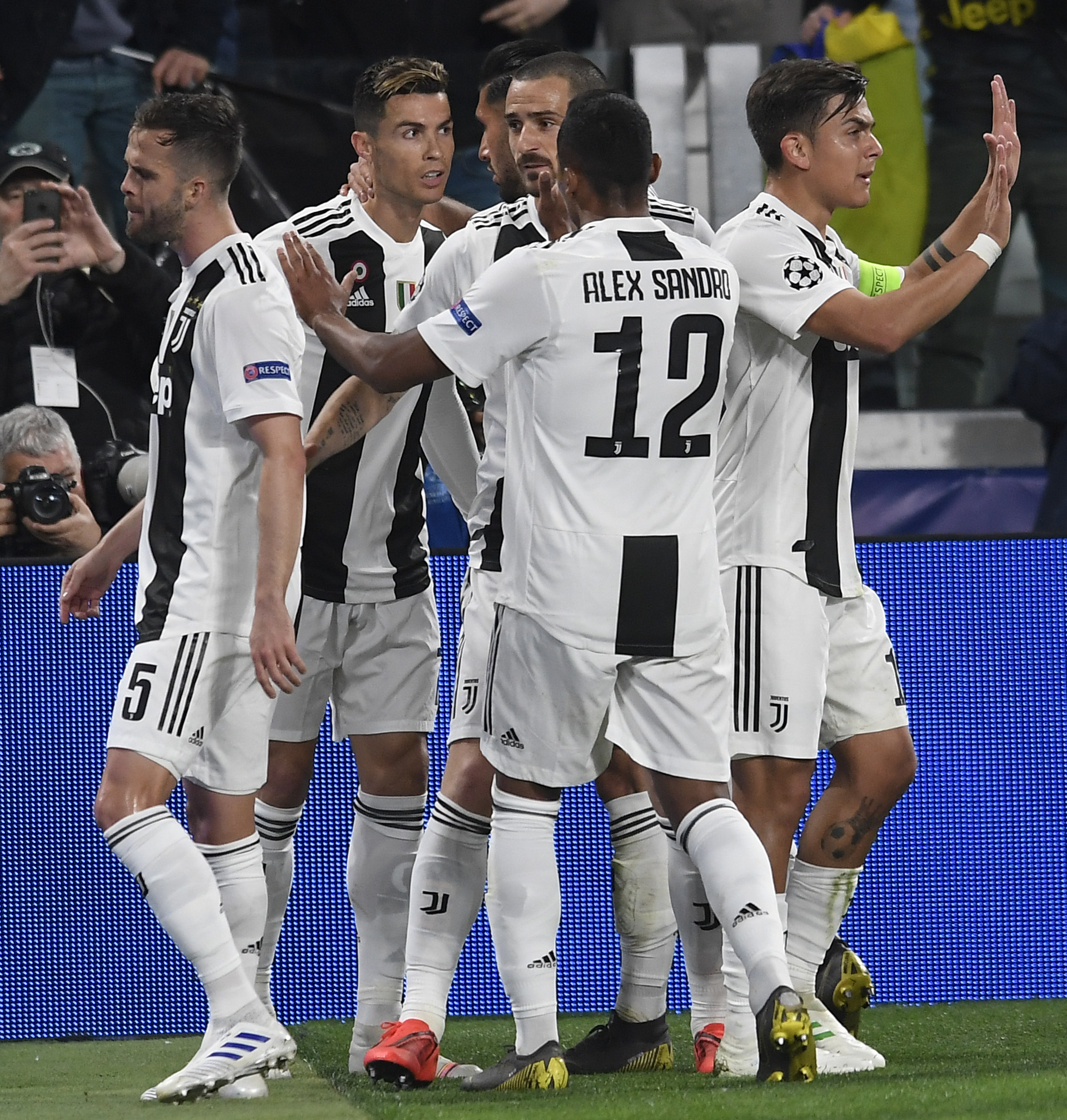 九游娱乐网页-阿贾克斯主帅派出强阵备战欧冠半决赛