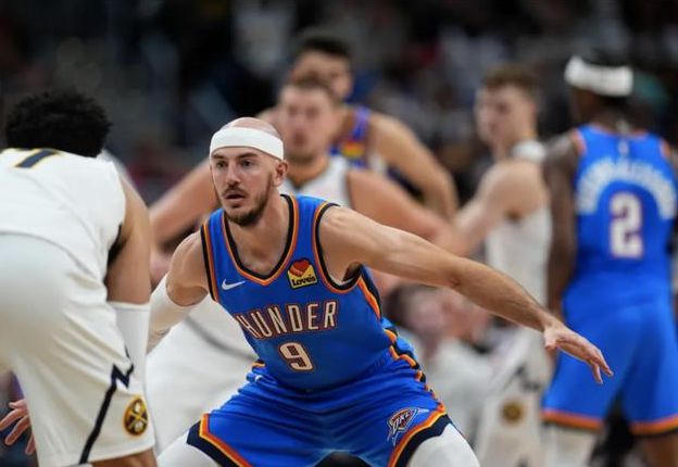 贴身防守打崩对手!球队实力碾压对手! 贴身防守打崩对手!球队实力碾压对手!