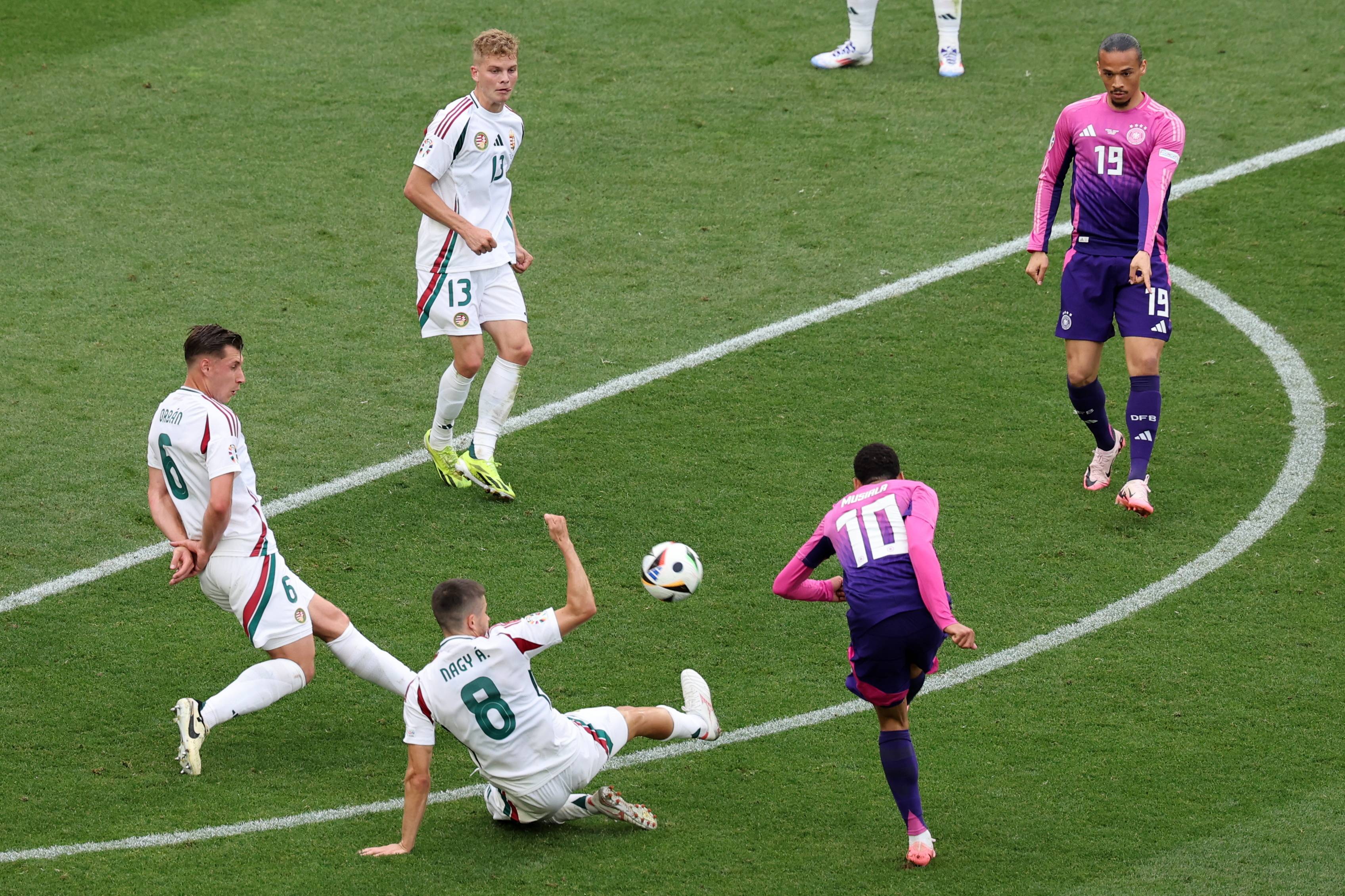 德国客场奋力对抗英格兰,险胜晋级欧锦赛 德国客场奋力对抗英格兰,险胜晋级欧锦赛