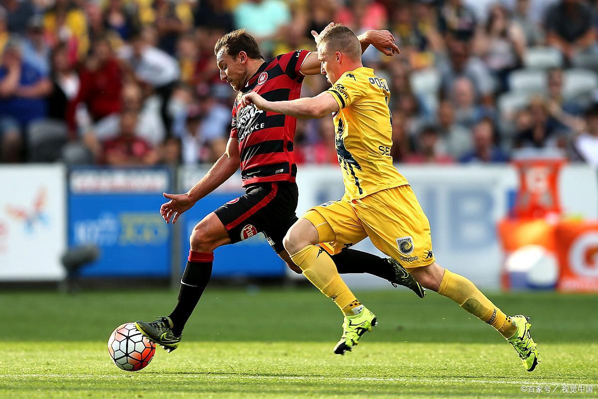 球队在比赛中表现出彩,队员们信心十足 球队在比赛中表现出彩,队员们信心十足