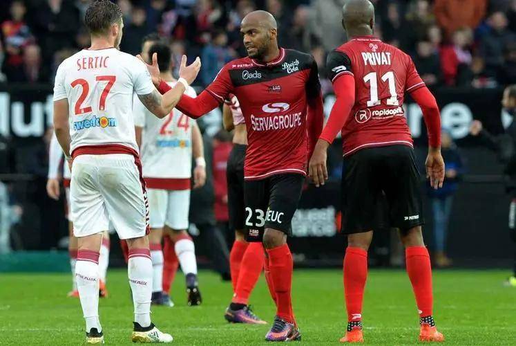 包含夏洛瓦客场告捷，法甲降级形势稍有缓解的词条