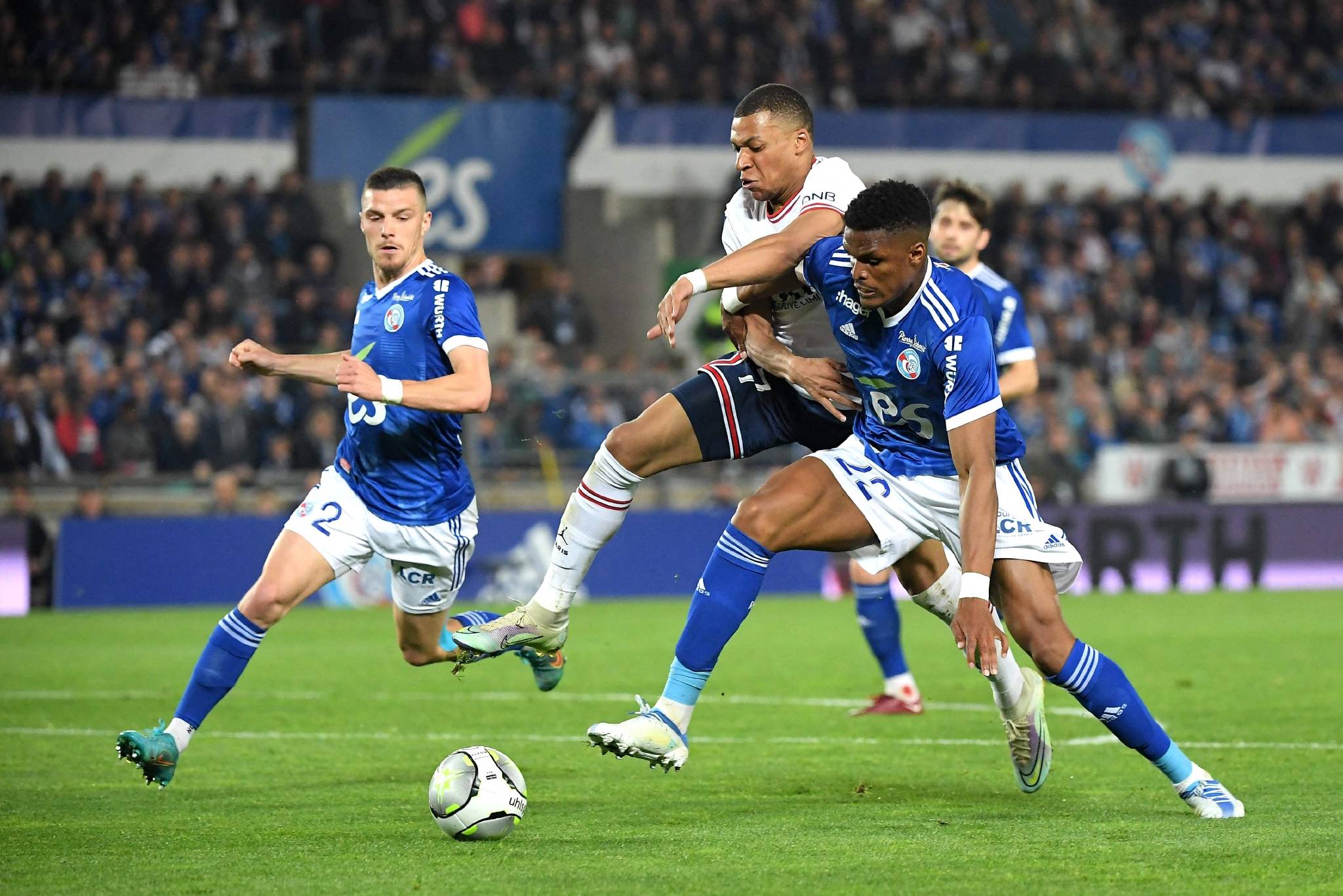 勒阿弗尔客场战胜实力派重归榜首的简单介绍