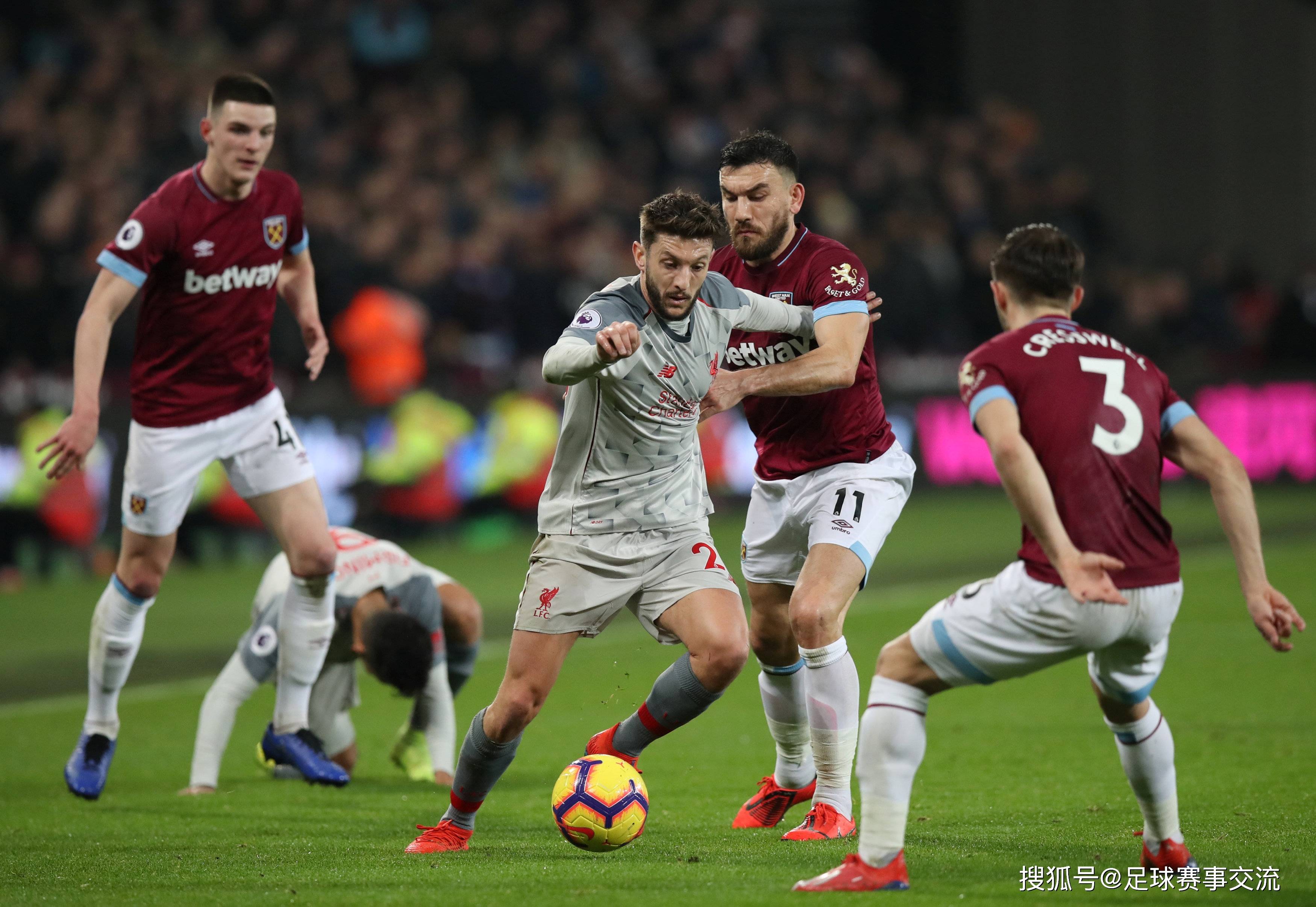 竞技鏖战!足球比赛中的精彩瞬间震撼全场 竞技鏖战!足球比赛中的精彩瞬间震撼全场