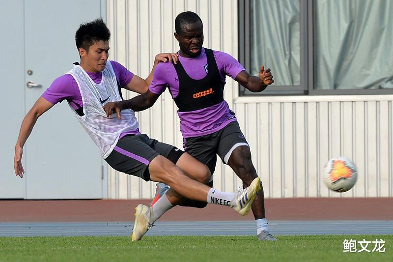 包含天津泰达重组阵容，力争冲击联赛前三的词条