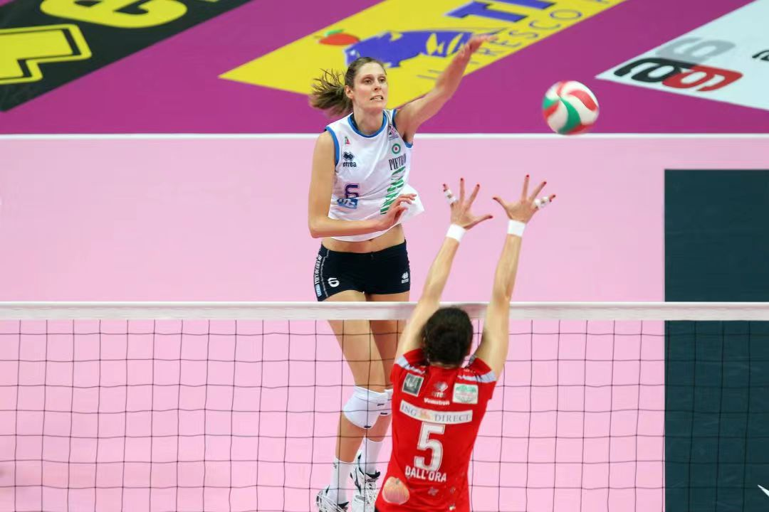 巴西击败加拿大赢得沙滩排球胜利 巴西击败加拿大赢得沙滩排球胜利