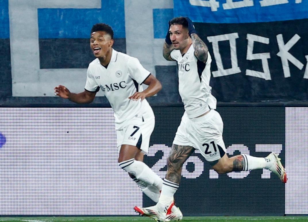 九游体育-博洛尼亚队员奋力拼抢，争夺关键胜利