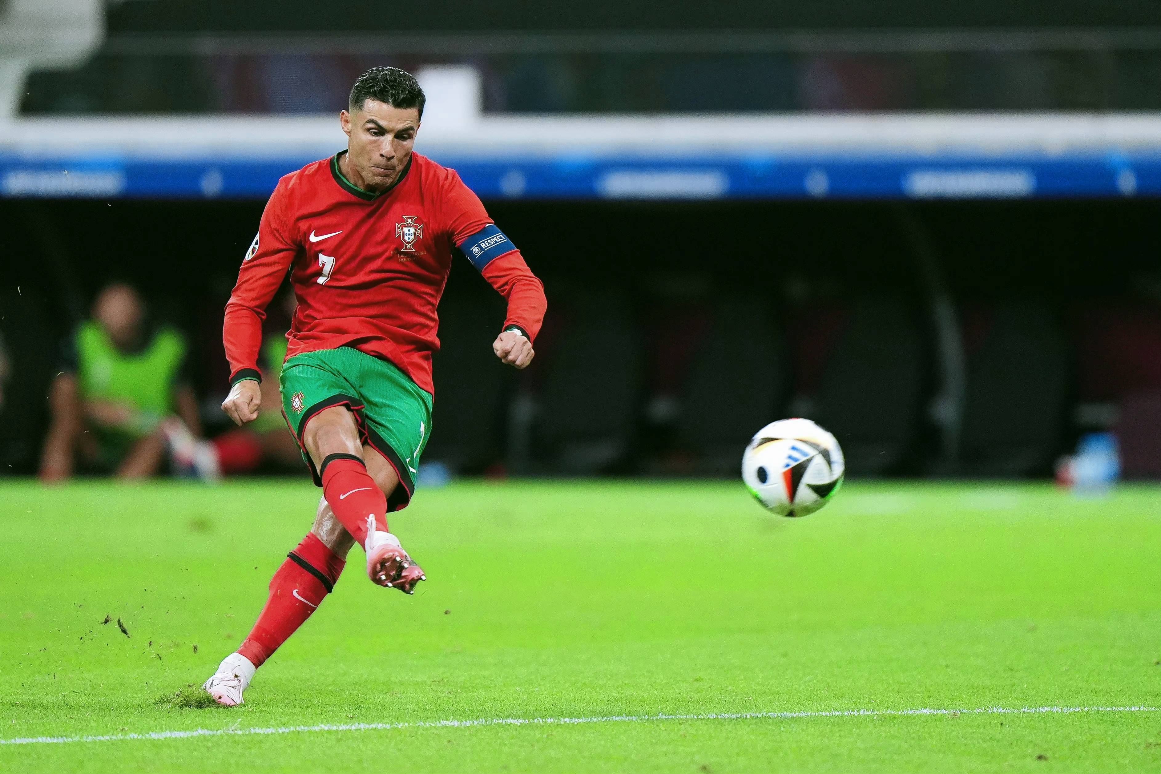 九游官网-斯洛文尼亚队以微弱优势晋级欧洲杯半决赛的简单介绍