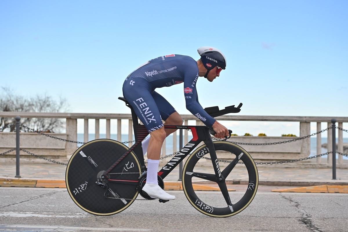 包含法国国家队豪取两连胜，欧预赛成绩亮眼的词条