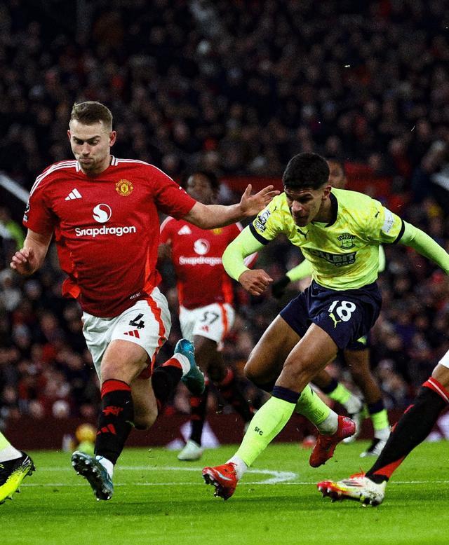 南安普顿客场逼平曼联,表现抢眼 南安普顿客场逼平曼联,表现抢眼