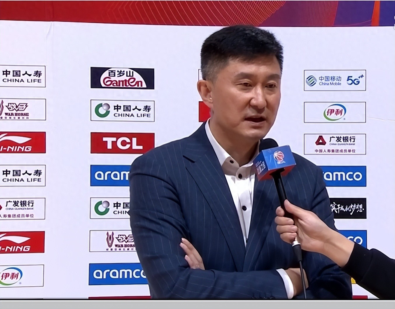 新晋球员表现出色,成为焦点人物 新晋球员表现出色,成为焦点人物