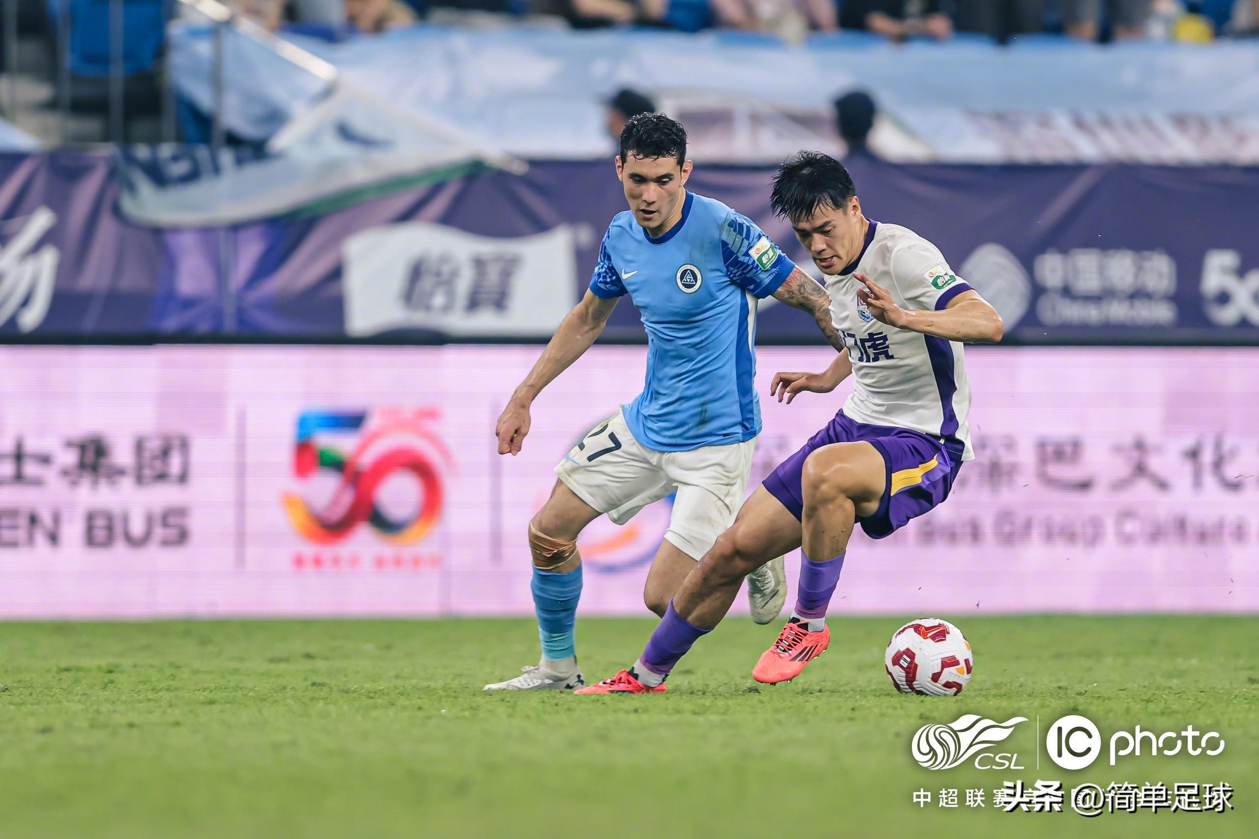 九游体育-天津队球员团结一致战胜对手