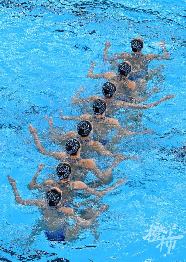 九游APP-水上芭蕾新星以优美的动作征服裁判