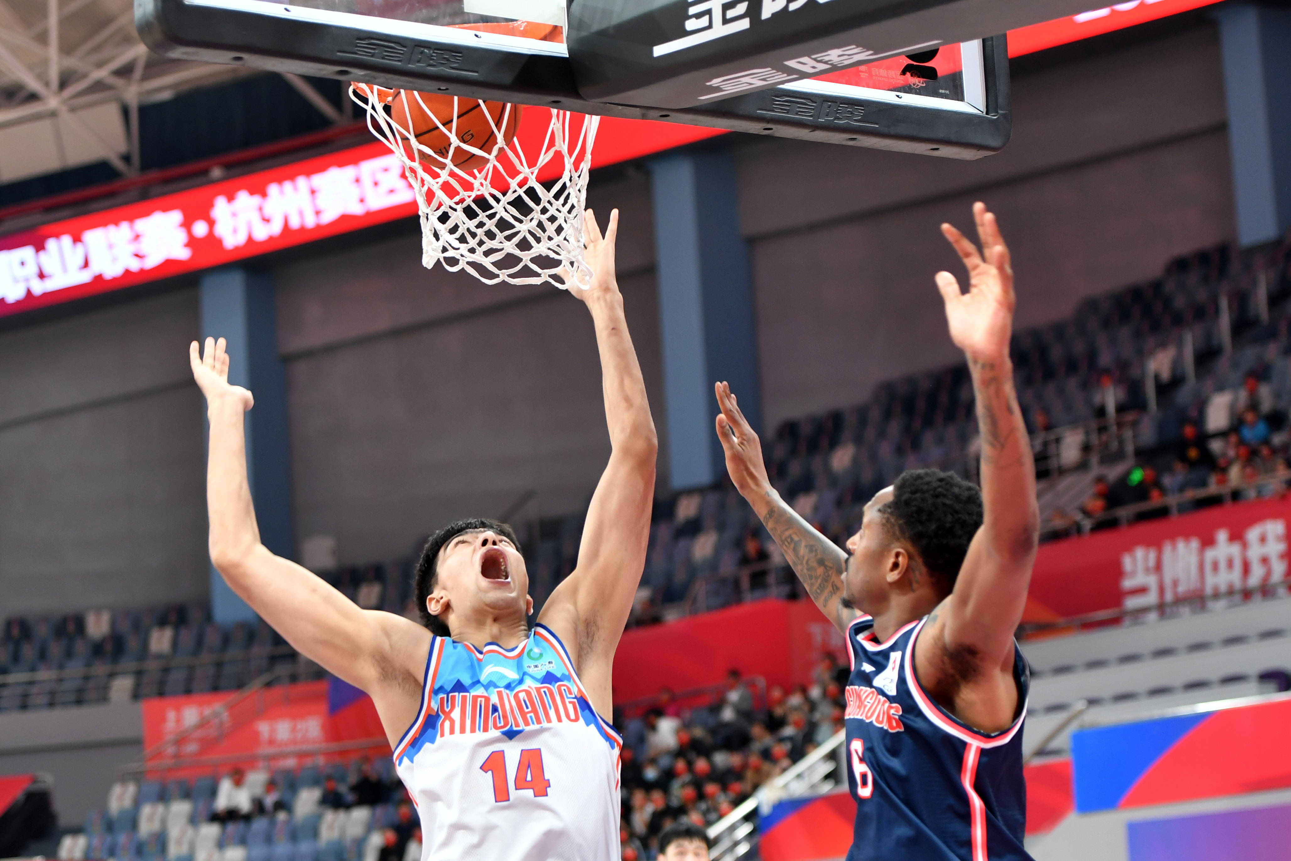 陕西队连胜摆脱困境,全队热情奔跑 陕西队连胜摆脱困境,全队热情奔跑