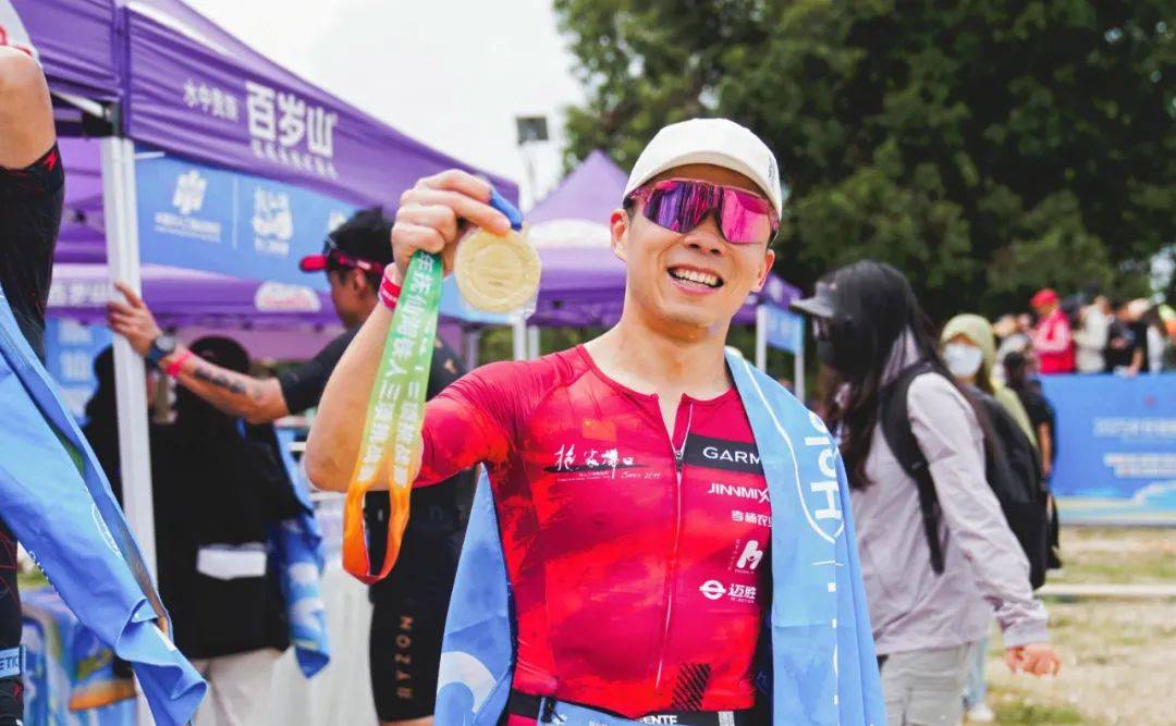 中国选手实力出众,一举夺得铁人三项桂冠 中国选手实力出众,一举夺得铁人三项桂冠