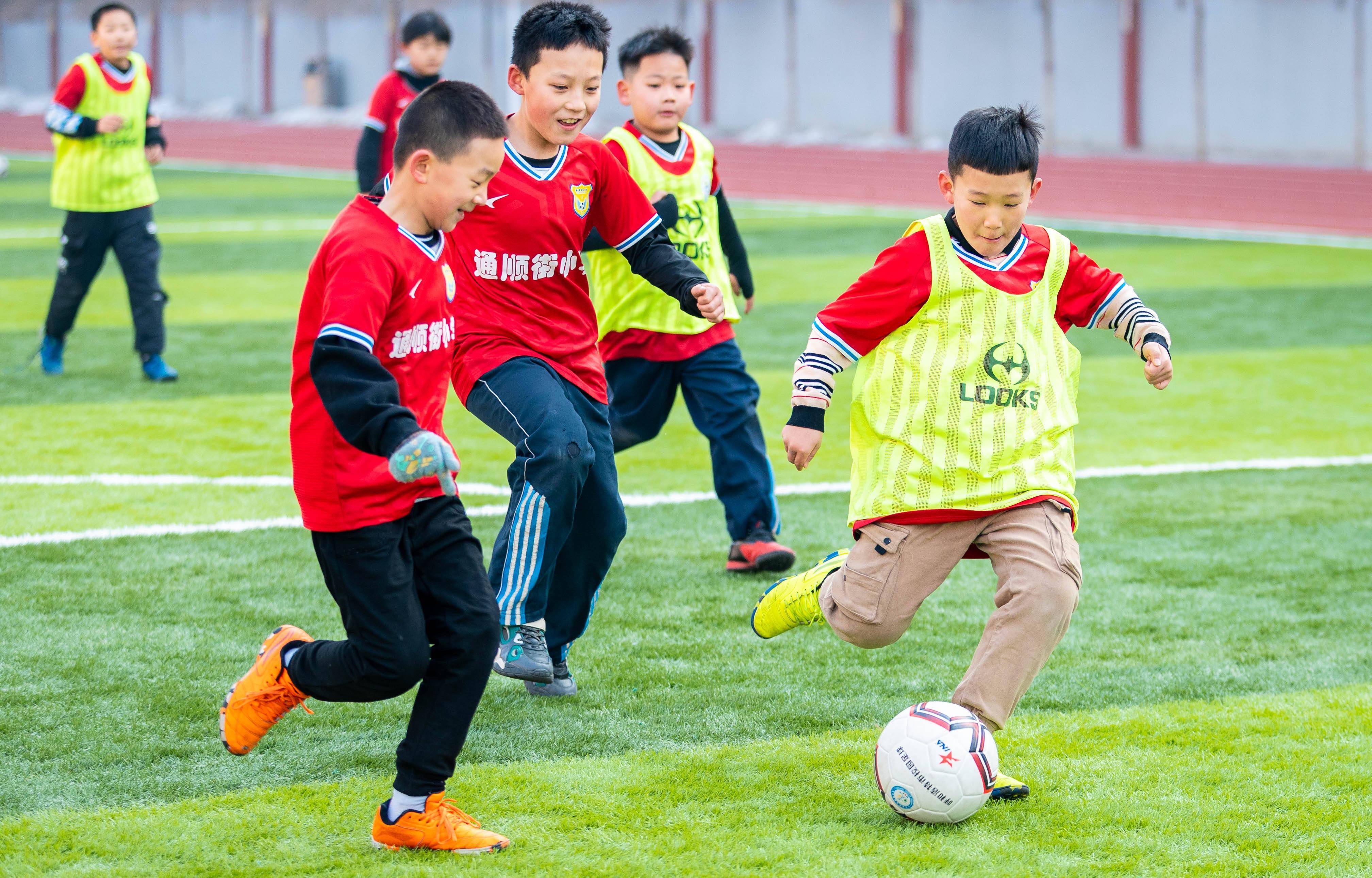 内蒙古足球天马队取得胜利,攻防配合默契 内蒙古足球天马队取得胜利,攻防配合默契