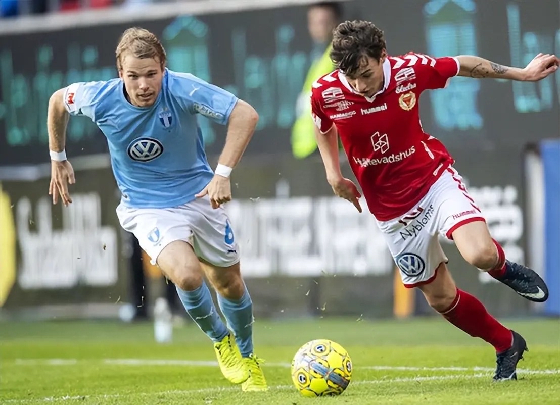 英格兰队将与瑞典队展开激烈较量,寻求晋级机会 英格兰队将与瑞典队展开激烈较量,寻求晋级机会